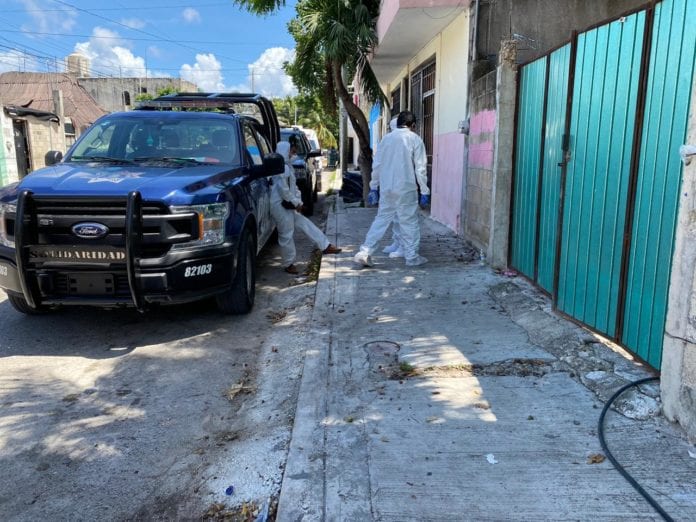 Un hombre que aparentemente sufría de depresión fue hallado hoy ahorcado dentro del baño de su domicilio, en una cuartería de la calle 60 de esta ciudad.