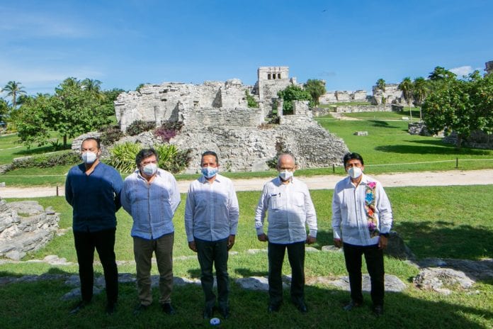 Durante la apertura se contó con la asistencia del Director del Instituto Nacional de Antropología e Historia, Diego Prieto; del Director General de Fonatur, Rogelio Jiménez Pons; del Gobernador de Quintana Roo, Carlos Joaquín; y el Delegado del INAH en Quintana Roo, Margarito Molina.
