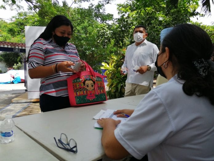 Mara Lezama destacó que Benito Juárez siendo un municipio cercano a la gente, estrechó la cercanía con los ciudadanos afianzando el vínculo y el diálogo con ellos, a través de 17 Audiencias Públicas “Tierra de Todos”, con más de 26 mil 600 atenciones.