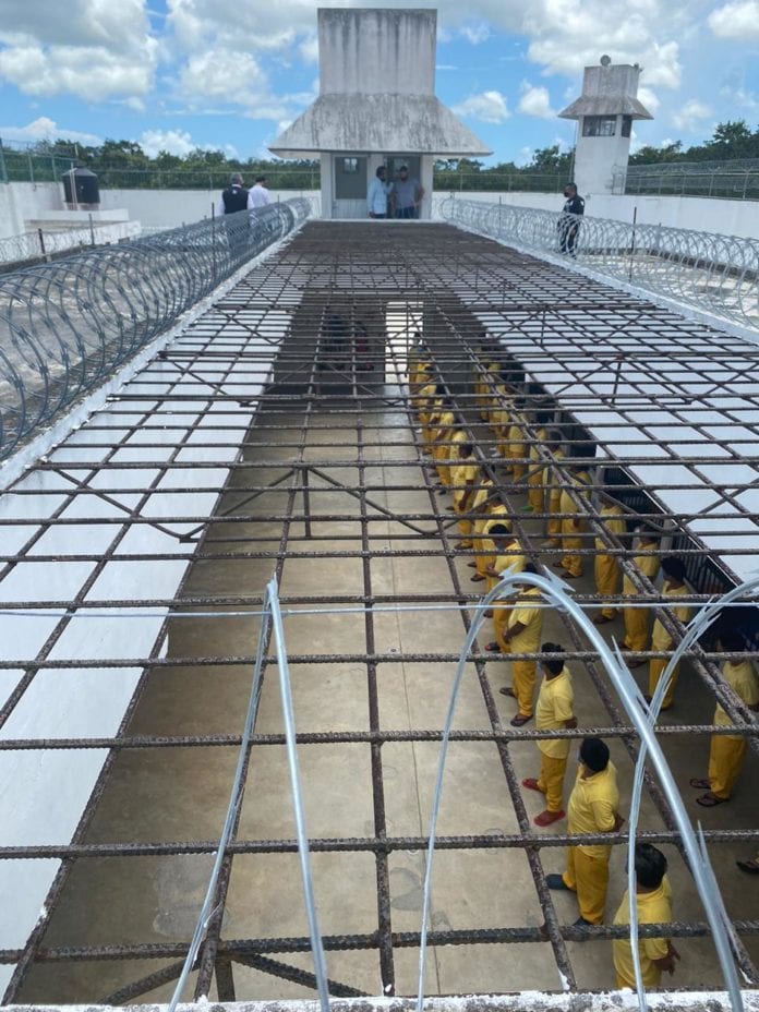 La organización Reinserta, liderada por Saskia Niño de Rivera, destacó la labor de los Centros de Reinserción Social (Ceresos) de Quintana Roo, al trabajar con transparencia y con mejores estrategias que permitan impulsar la recincorporación social de los ciudadanos procesados por algún delito y la dignificación de las cárceles.