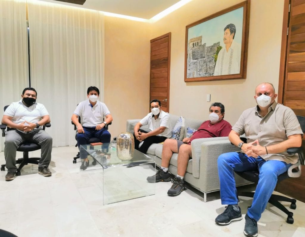 Por tanto, Víctor Mas y representantes del gobierno estatal se reunieron con Nicasio Canché, que es líder de los custodios de la Zona Arqueolólgica de Tulum y con el Arqueólogo Alan Maziel, jefe de operaciones del INAH en el parque, para trabajar en la gestión de estos recursos que se entregará a la gente del INAH y de los sindicato de trabajadores.