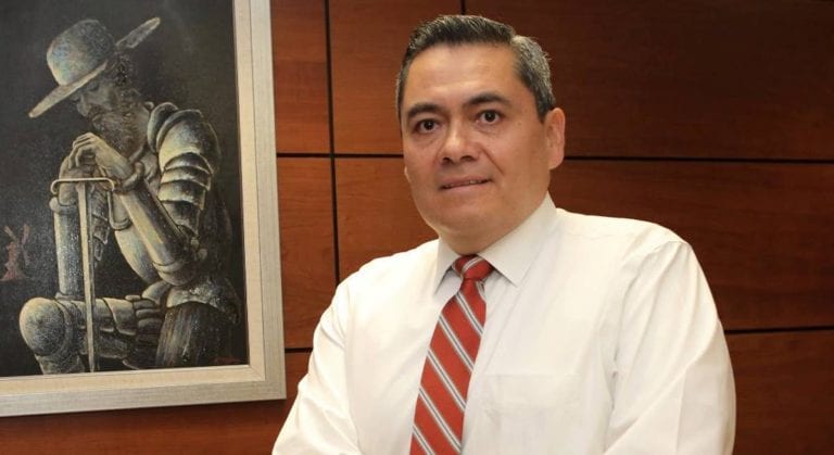 "Mexicanos contra la corrupción", publicó una investigación donde señala a Leonardo Cornejo como presunto instrumentador para Odebrecht, personaje que actualmente tiene a su cargo el proyecto de la Refinería Dos Bocas, mega obra representativa, junto con el Tren Maya, de la 4T y su impulsor el presidente Andrés Manuel López Obrador.