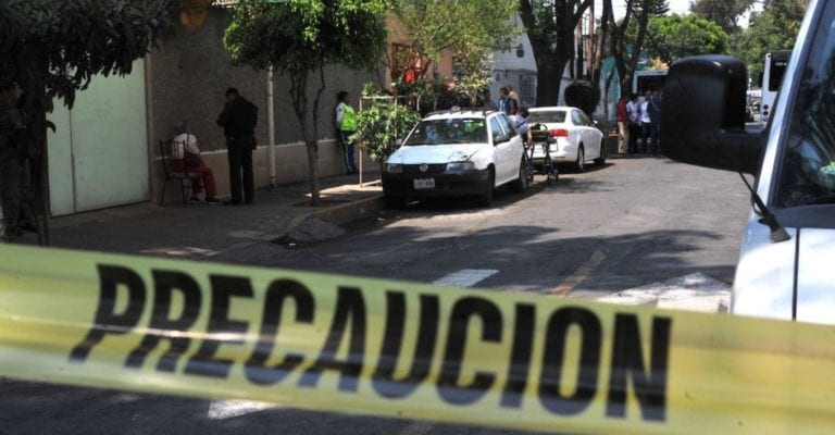 Un hombre amenazó y secuestró a una chica de 17 años; la obligó a ser su novia