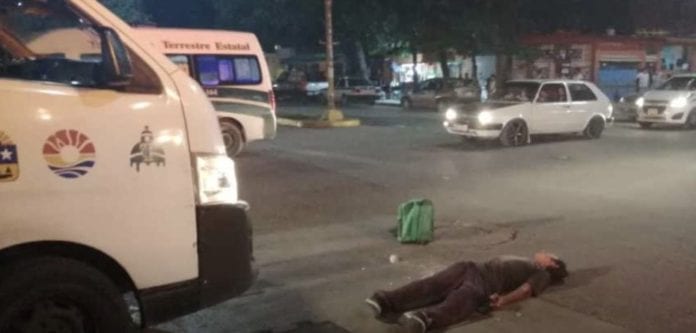 El chofer de una combi de Cancún atropelló a una persona de la tercera la edad la noche de este domingo