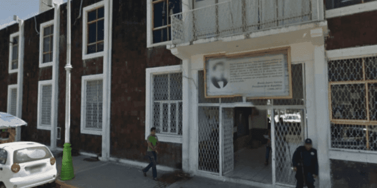 Luego de la renuncia el pasado jueves del alcalde Roberto Villalpando Arias, del partido Morena y todos sus regidores del Ayuntamiento de Macuspana, el Congreso del Estado hizo válida su desaparición como municipio y designó al Concejo de tres miembros que asumirán el mando.