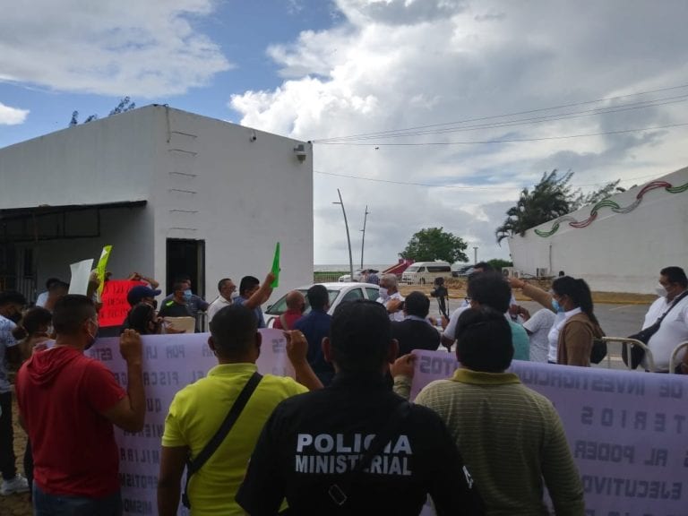 Exigen policías ministeriales a diputados que intervengan en conflicto laboral con Fiscalía General del Estado