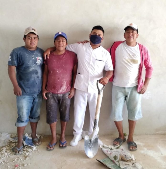 De albañil a enfermero, esta es una historia de esas que inspiran Foto: Facebook de Manuel Chimas