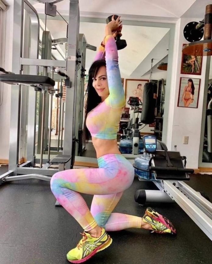 Toda una tendencia en redes sociales se volvió Maribel Guardia, tras subir una foto donde se le ve guapísima pero además, porque en su pared tiene fotos de ella misma 