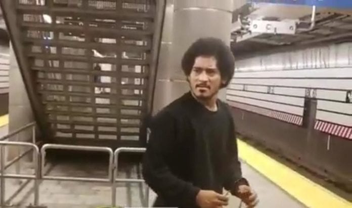 Un sujeto fue grabado intentando abusar de una mujer en el metro de Nueva York