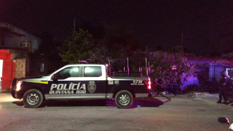 Mata a puñaladas a su suegra en Cancún y huye