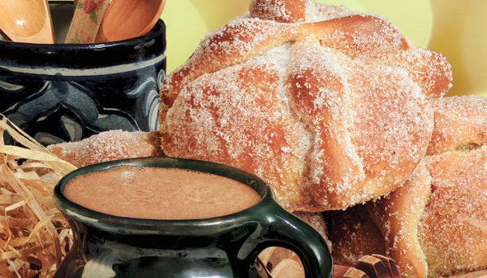 Con todas las medidas de sanidad y con el fin de preservar las tradiciones mexicanas, estarán obsequiando pan tradicional y chocolate en las gasolineras Tomza, por lo que no puedes perderte de estas delicias pensadas también para consentir a los clientes de la compañía y a los quintanarroenses.