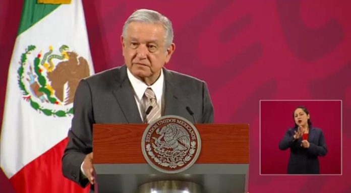 AMLO dijo que el gobierno no va a invertir recursos en la defensa del general Cienfuegos, tal como pidió el PRI
