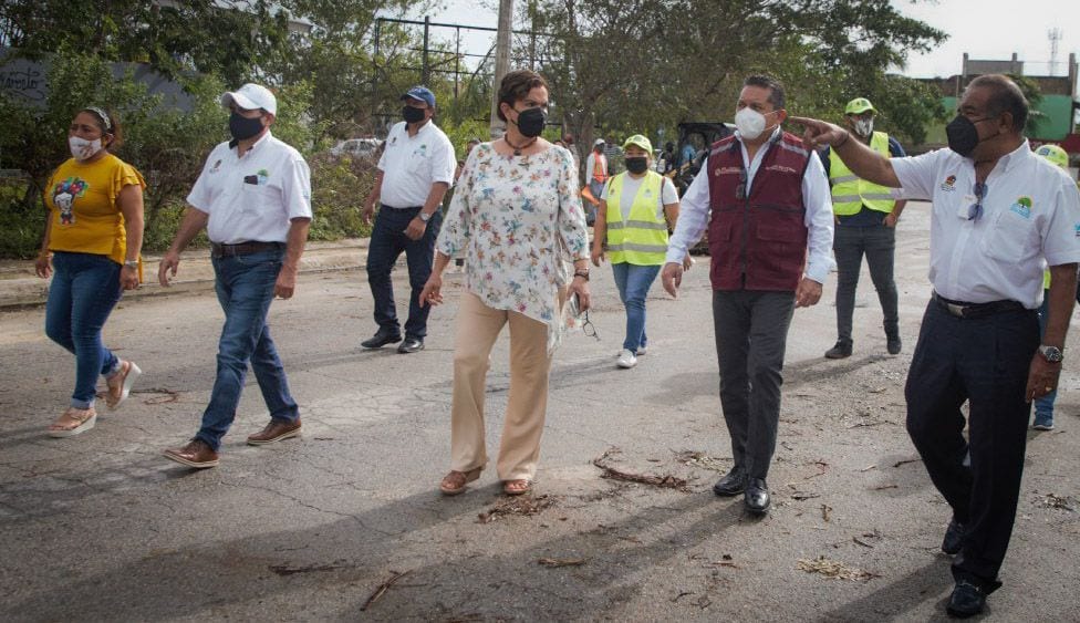 Recorren autoridades estatales y municipales zonas afectadas por 'Zeta' en Playa del Carmen