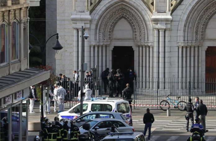Tres muertos y un lesionado tras un ataque con cuchillo en una iglesia en Niza, Francia