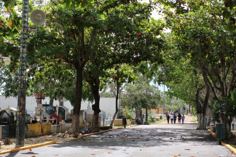 Panteones de Cancún permanecerán cerrados el Día de Muertos