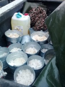 Los vehículos serían utilizados para descargar el jet clandestino.