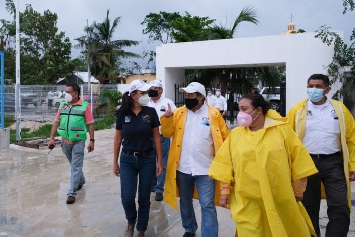 La Presidenta Municipal, Laura Fernández Piña, realizó un recorrido en puntos estratégicos del municipio para constatar el cumplimiento de las medidas de prevención.