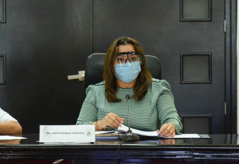La diputada local Judith Rodríguez Villanueva, quien renunció a su militancia al Partido Revolucionario Institucional (PRI) a inicios de mes, ahora ha denunciado a esta fuerza política ante la Fiscalía General del Estado, al igual que ante el Instituto Electoral de Quintana Roo (Ieqroo) y la Comisión de Derechos Humanos del Estado (Cdheqroo), por violencia política de género, discriminación y violación a los derechos humanos.
