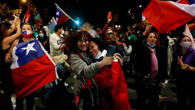 Foto: (REUTERS) Esta será la primera vez en la historia mundial que una Constitución es redactada entre hombres y mujeres en forma paritaria.