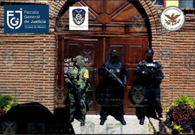 Foto: (FGJCDMX) Durante el operativo se hallaron bolsas de plástico y envoltorios de mariguana y dosis de cocaína.