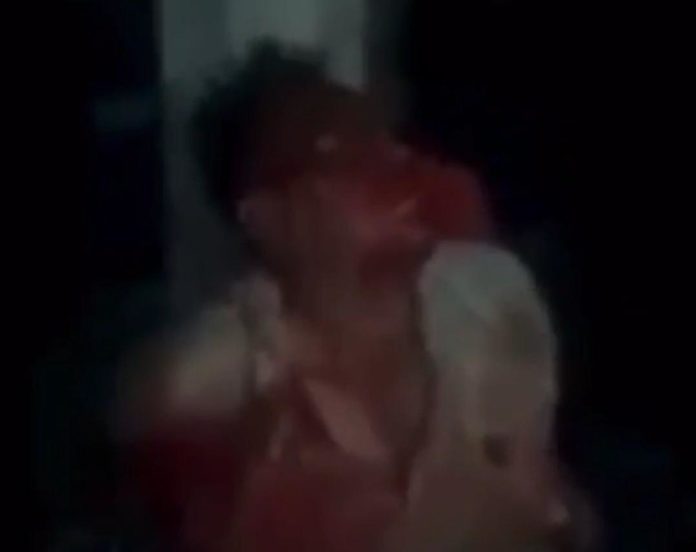 Golpearon brutalmente a dos sujetos por supuestamente querer robarse a un menor, en Puebla