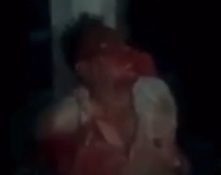 Golpearon brutalmente a dos sujetos por supuestamente querer robarse a un menor, en Puebla