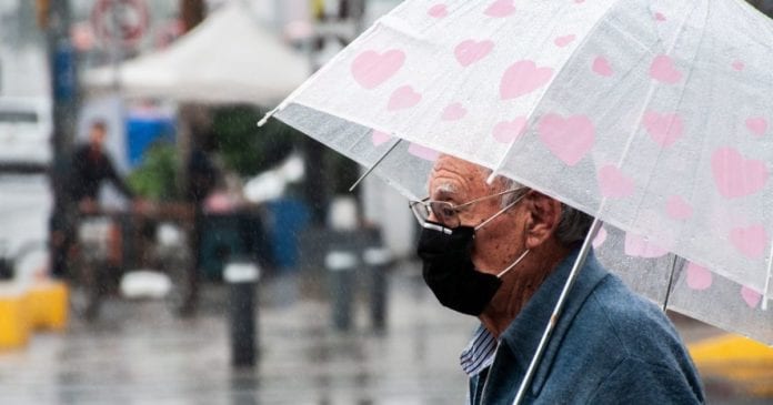 El Ayuntamiento de Benito Juárez mantiene la vigilancia permanente de la trayectoria y desarrollo de la Tormenta Tropical “Zeta”, además de que recomienda a la población mantenerse informado únicamente por canales oficiales de las dependencias municipales y estatales para evitar compartir datos erróneos.