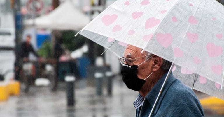 El Ayuntamiento de Benito Juárez mantiene la vigilancia permanente de la trayectoria y desarrollo de la Tormenta Tropical “Zeta”, además de que recomienda a la población mantenerse informado únicamente por canales oficiales de las dependencias municipales y estatales para evitar compartir datos erróneos.