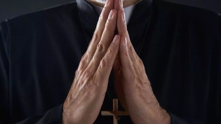 Dan 50 años de cárcel a sujeto por violar a menor en un centro religioso de Cancún