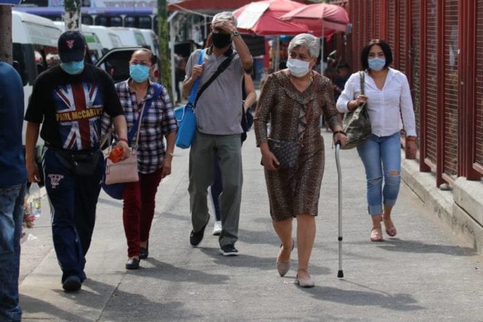 La Secretaría de Salud de Quintana Roo, informó que hasta la fecha se han reportado 13 mil 254 casos positivos de Covid-19, en la entidad y además han fallecido por este virus mortal mil 818 personas.