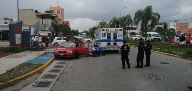 Hombre muere de infarto mientras manejaba en Playa del Carmen