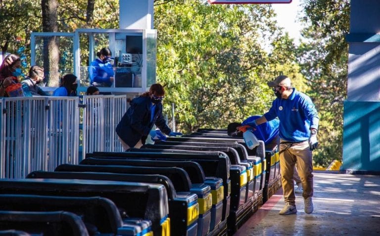 Six Flags reabre sus puertas pese a rebrotes de Covid-19 en la CDMX