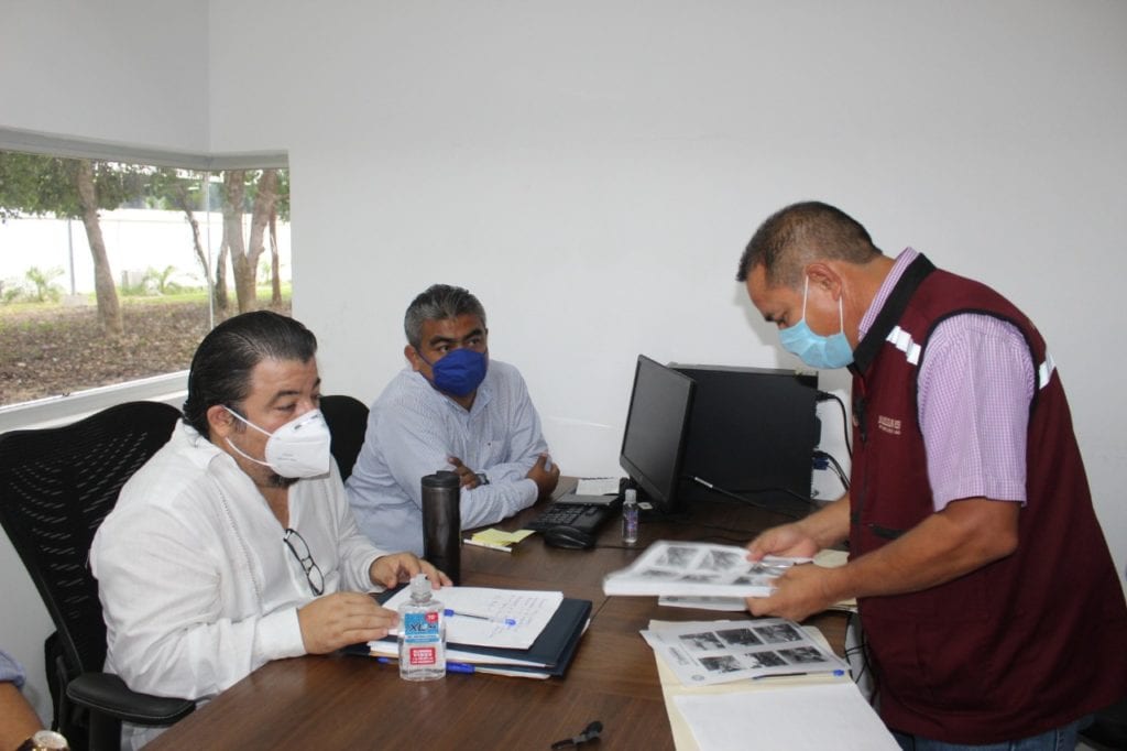 El sexto regidor, Carlos Guerra, quien convocó a esta reunión, mantuvo un aire de cordialidad, sin dejar de cuestionar las labores realizadas y el uso de recursos, en especial en cuanto a los plazos, además de si ya habían usado una partida adicional autorizada para labores de bacheo.