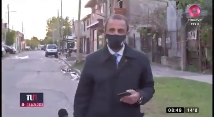 A un reportero le quitaron su celular en plena transmisión en vivo