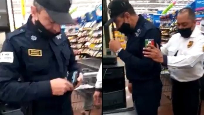 Policía roba tienda en Neza