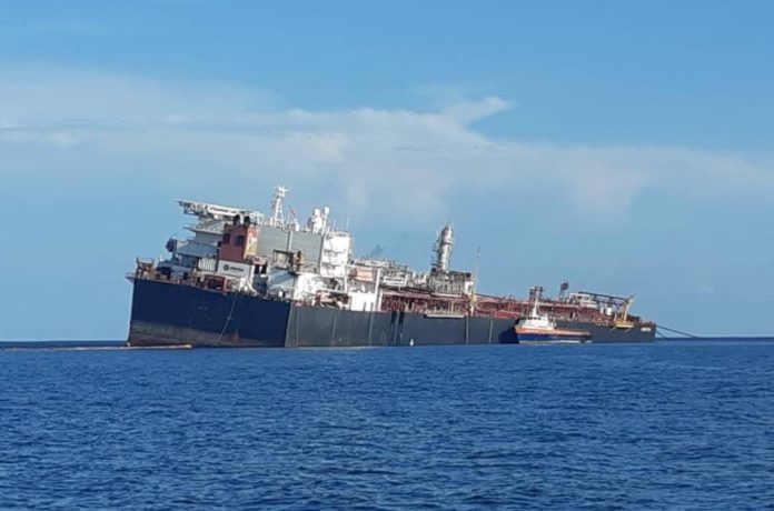 Un buque petrolero se está hundiendo en costas de Trinidad y Tobago; se teme un desastre ecológico