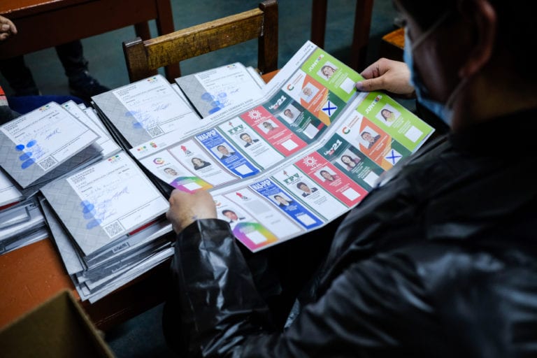 Elecciones en Bolivia: conteo rápido da ganador a Luis Arce, faltan los resultados oficiales