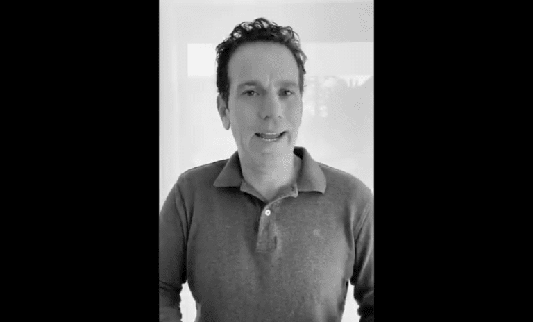 El periodista Carlos Loret de Mola se pone de nuevo en el ojo del huracán, luego de publicar un video donde asegura que Pío López Obrador, lo ha demandado ante la FGR, por y pide que lo metan 12 años a la cárcel por revelar sus vídeos recibiendo dinero.