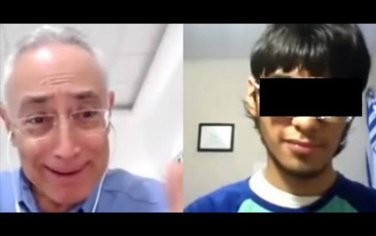 Suspenden a maestro que humilló a su alumno con Asperger; se disculpa