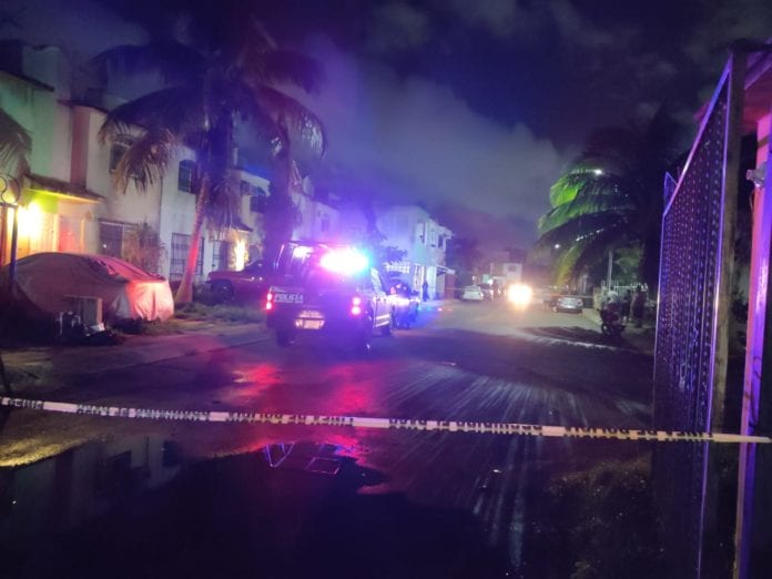 Un hombre que caminaba por la calle Hacienda Chunchucmil fue herido de bala está noche, en un posible asalto o intento de ejecución.