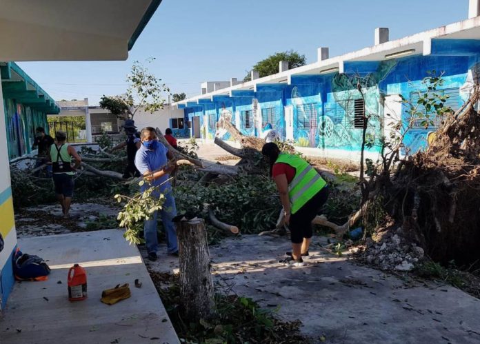 Siguen los trabajos de limpieza en Puerto Morelos
