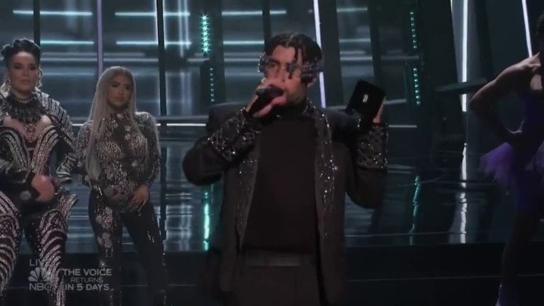 “Si ella no quiere bailar contigo, respeta”: Bad Bunny pide poner fin a violencia machista