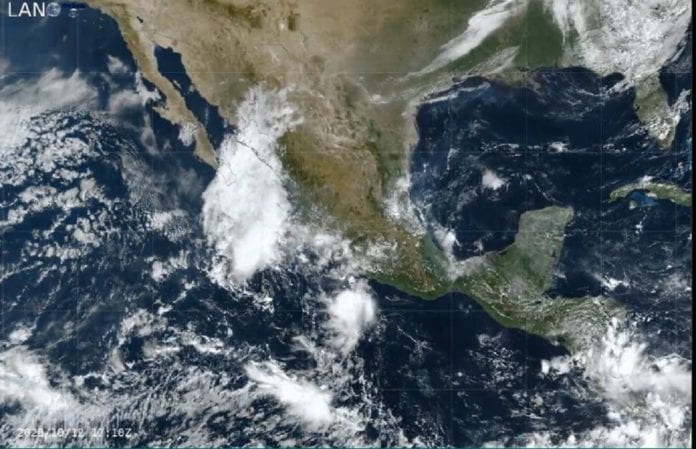 El Centro Nacional de Huracanes de los Estados Unidos advirtió sobre la presencia de un sistema de baja presión, cuyas primeras bandas ya afectan con lluvias fuertes en el arco de las pequeñas Antillas y que se prevé crucen hoy por la noche sobre Puerto Rico.