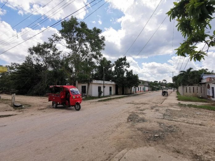 Como parte del nuevo paquete de obras para este fin de año, anunciado por el gobierno de la presidenta municipal Laura Fernández Piña, luego de aprobarse por unanimidad la modificación al Programa de Inversión Anual (PIA) 2020, se llevará a cabo la construcción y mejoramiento de vialidades en esta comunidad, por un monto de 15 millones de pesos.