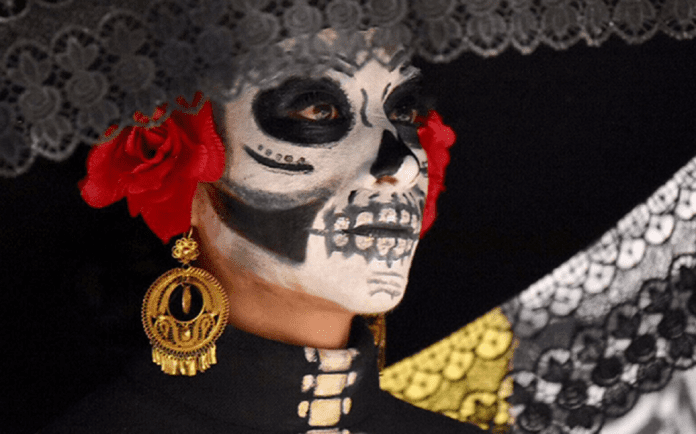 La pandemia no apagará el espíritu creativo de una de las fiestas más hermosas del mundo: el Día de Muertos mexicano con una de sus máximas representantes, la huesuda; es por eso que se llevará a cabo la sexta edición del 