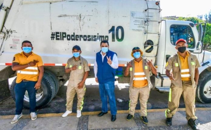 Conoce a estos recolectores de basura que luchan y perrean