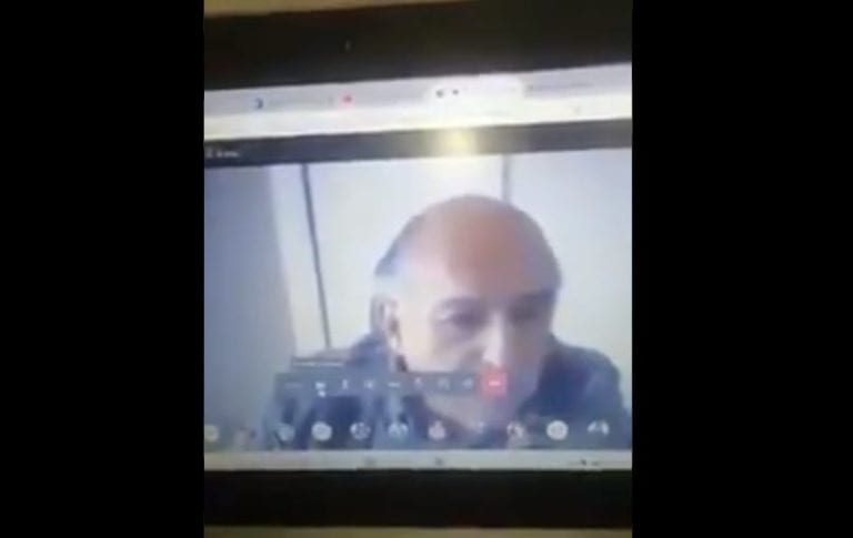 Denuncian a maestro por comentario a alumno sin webcam: “Pobres ya se quedaron”