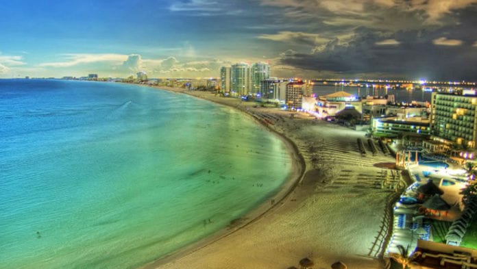 El presidente Andrés Manuel López Obrador confía en que turismo se recuperará en el sureste mexicano a finales de año y tendrá una situación parecida a la de antes del Covid-19 en Quintana Roo.