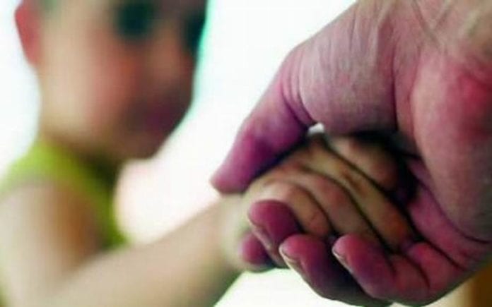 Una madre desesperada, dio a conocer su historia y pidió a las autoridades apoyo urgente, pues abusando de su confianza su expareja y padre de su hijo, presuntamente dijo que lo llevaría a inscribir a la escuela y luego de eso, no ha podido verlo en dos meses.