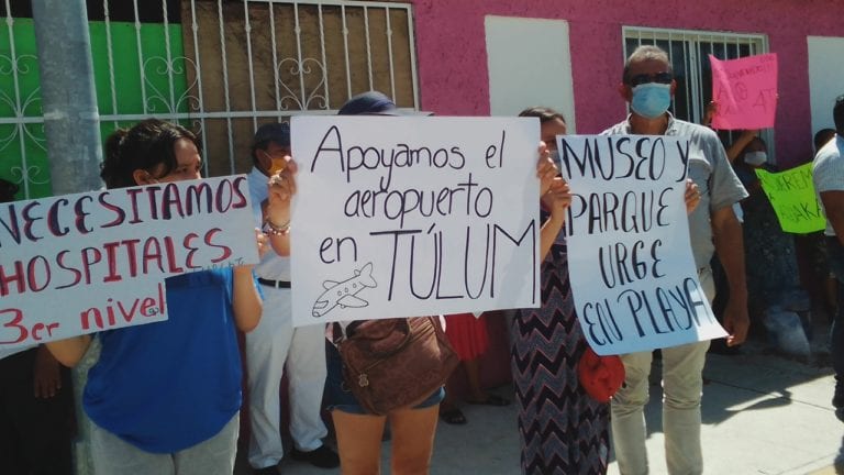 Aprovechan visita de AMLO para manifestar diversas problemáticas